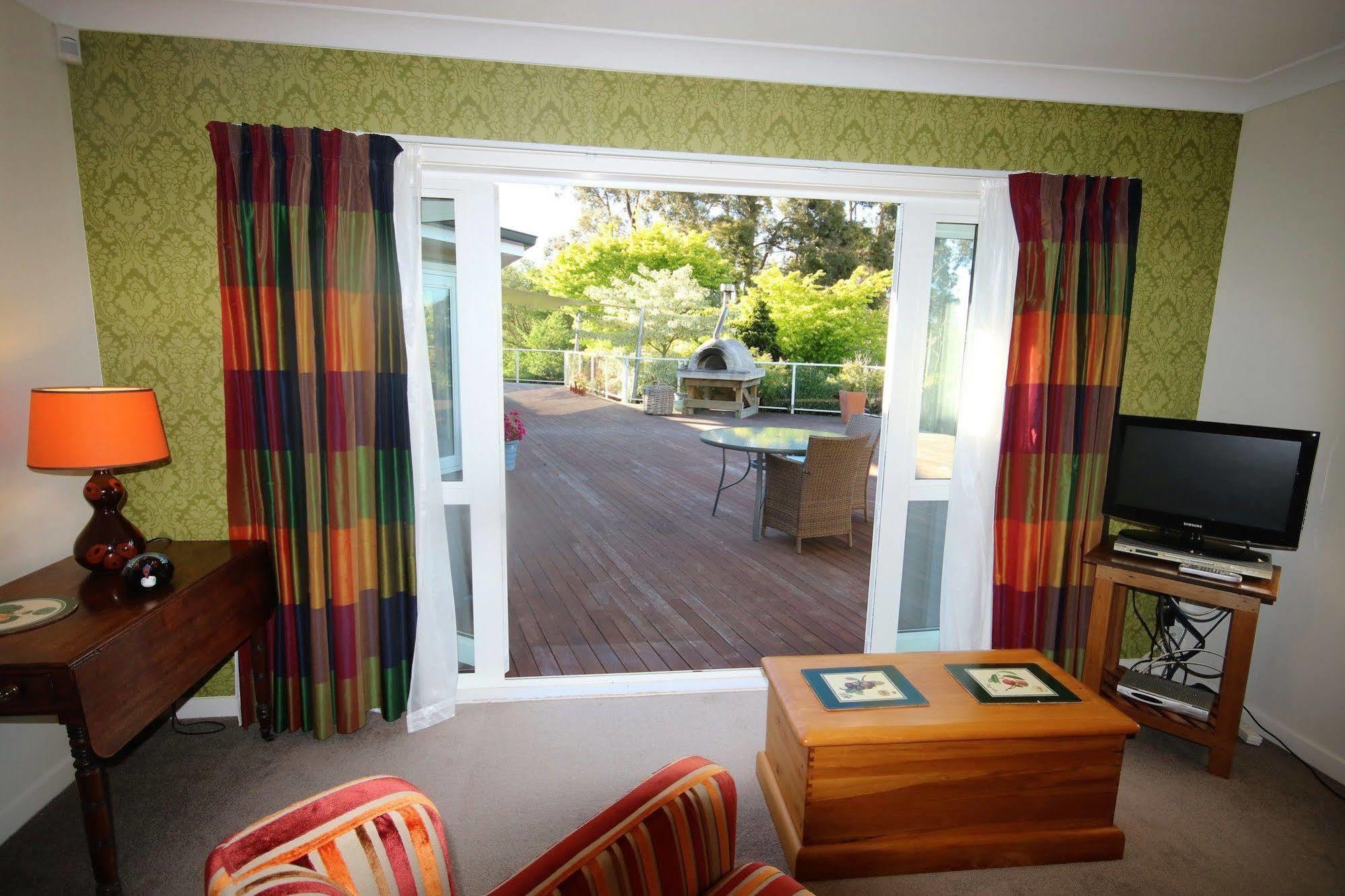 Kauri Point Luxury Bed & Breakfast タウポ エクステリア 写真